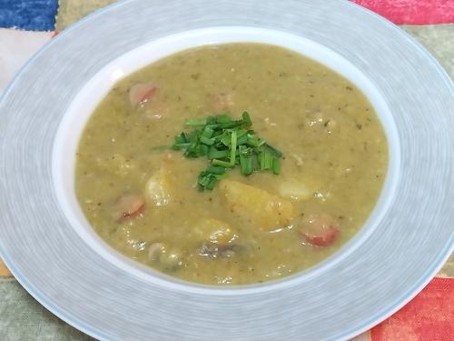 Slovenská hrachovka s brambory – Snadné recept z Slovensko kuchyně, hotový za 30 - 45 minut